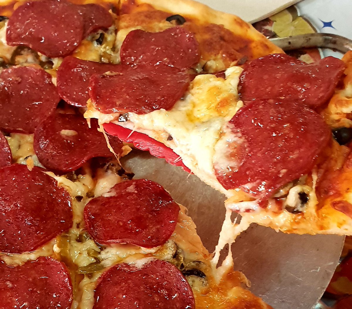 MJHaji's tweet photo. I made my own pizza today https://t.co/fuhcXu5nLR