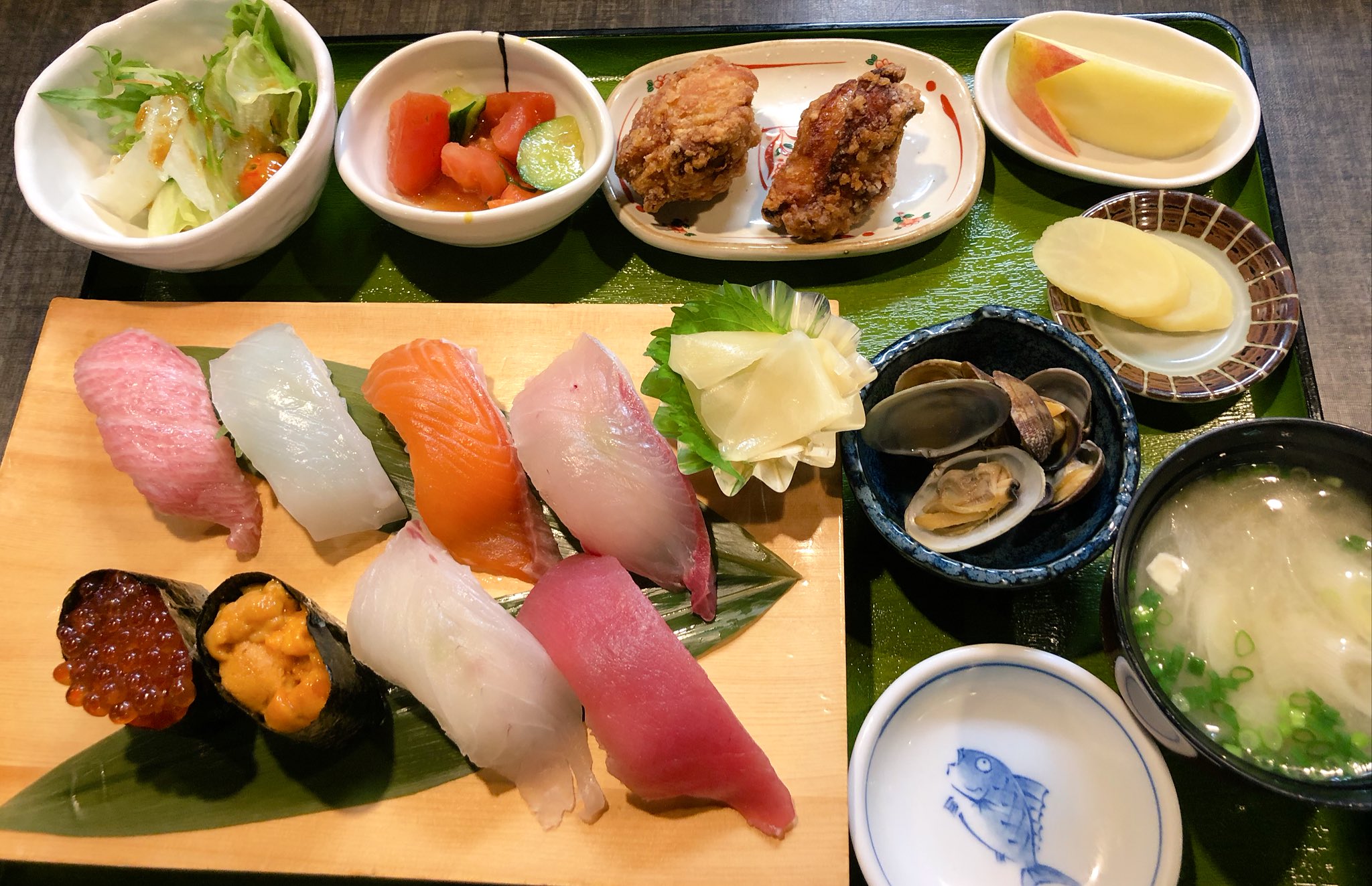 O Xrhsths たっきー 福岡 Sto Twitter 今日は熊本に宿泊出張 出張手当つきましたので 1人で豪勢に寿司定食 熊本市 田崎市場 魚良 うおよし 寿司 T Co Fn8y6gmlql Twitter