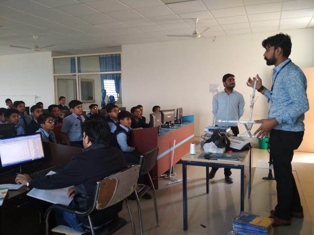codeedutech's tweet image. The #capability can never be judged considering #AgeFactor, #InnocentSmiles, and #InexperiencedHands. #InquisitivenessOfMinds can bring #Creativity upto #RemarkableLevel.

To conduct such classes in your school,contact us,
Center of Digital Excellence Private Limited
9870243305