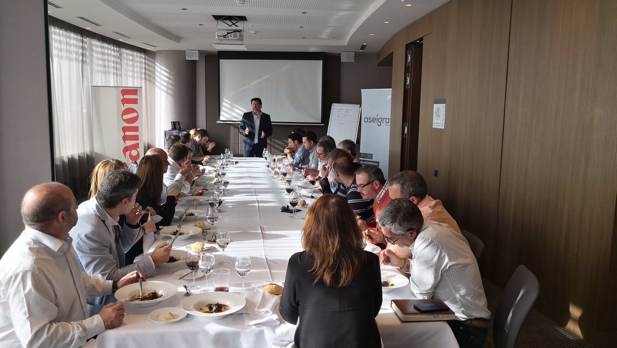 CES_Sevilla's tweet photo. #Aseigraf y @CanonEspana han organizado un almuerzo de trabajo con #empresas andaluzas para hablar de los retos del sector de la industria gráfica y sobre cómo las innovaciones en tecnología digital están impulsando una enorme evolución en el mercado de la impresión profesional. https://t.co/pbDH4TVJlI