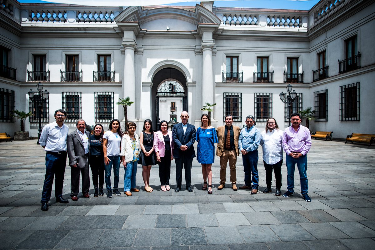 El presidente <a href="/sebastianpinera/">Sebastian Piñera</a> recibió a nuestros ganadores en audiencia en la que reconoció sus aportes a través de sus iniciativas.