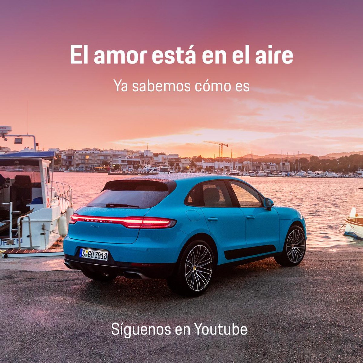 Porsche_Iberica's tweet photo. La carrocería #AzulMiami del Macan lo elevará al mismísimo cielo. No te resistirás a sus curvas cuando lo veas en plena acción. 📹 #Youtube #PorscheMacan https://t.co/KkvAq6p9Pe https://t.co/2tPWc1d3Qs