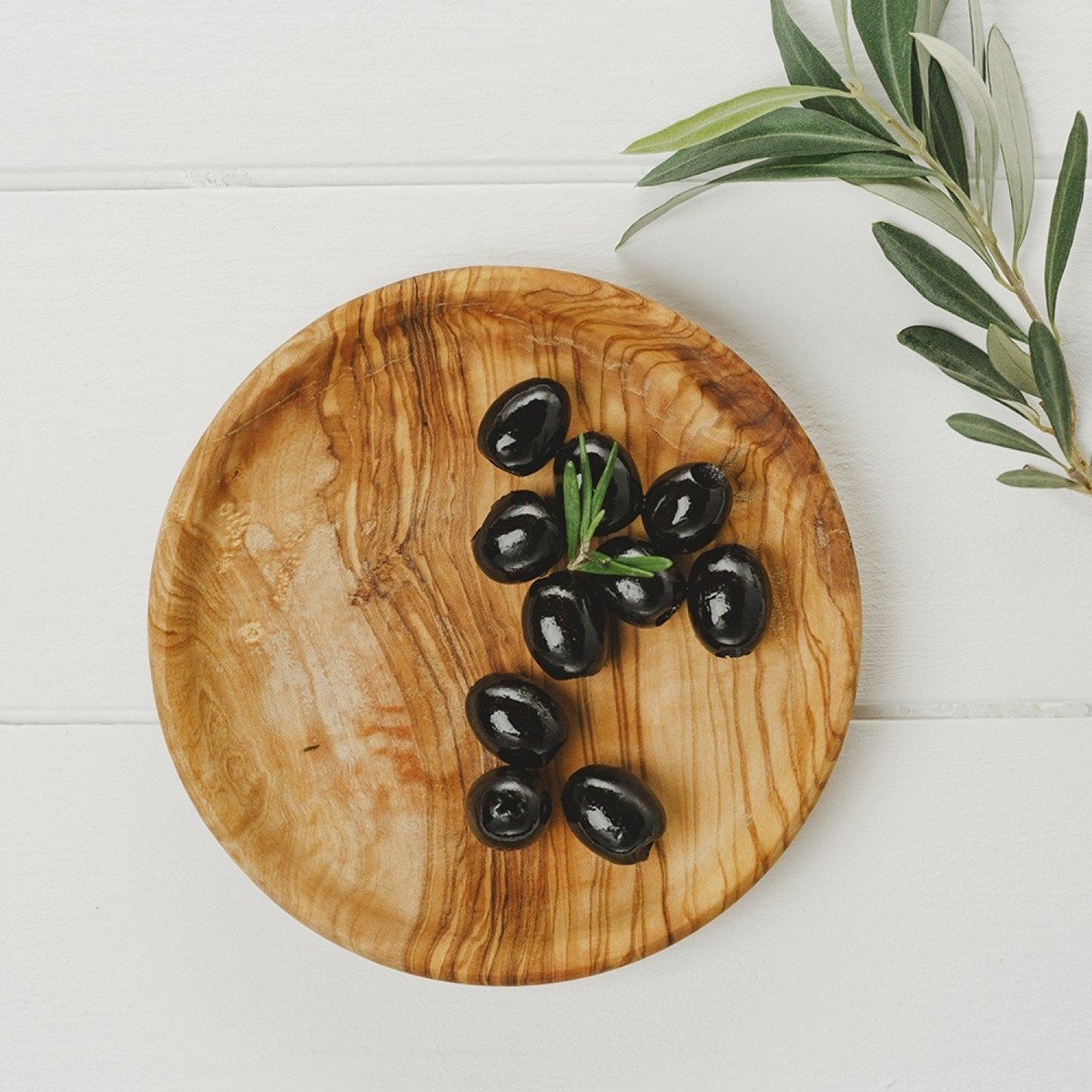 MedNaturally's tweet image. Plate it up ! 😀
Made from solid olive wood these beautifully grained serving plates are suited to everyday use or can be used for presenting appetizers when entertaining..
.
.
#naturallymed #olivewood #servingplates #appetisers #partywithfriends #christmasparty #funtimes #eatin