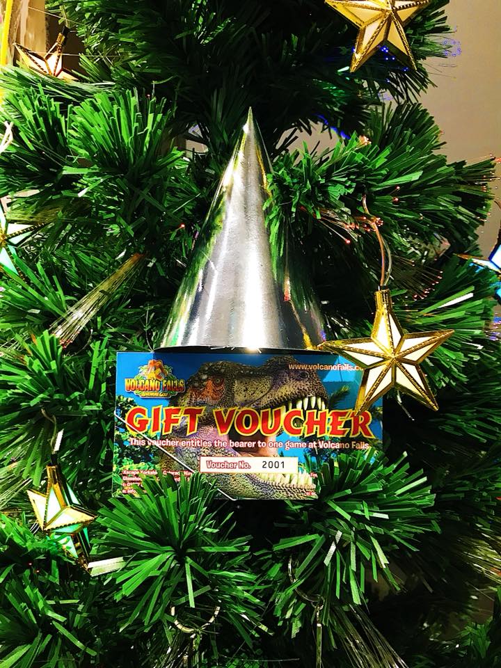 VolcanoFallsUK's tweet image. This christmas give the gift of GOLF! 

Buy your loved ones a round of Mini Golf giving them an experience which they will certainly remember!

#VolcanoFallsUK