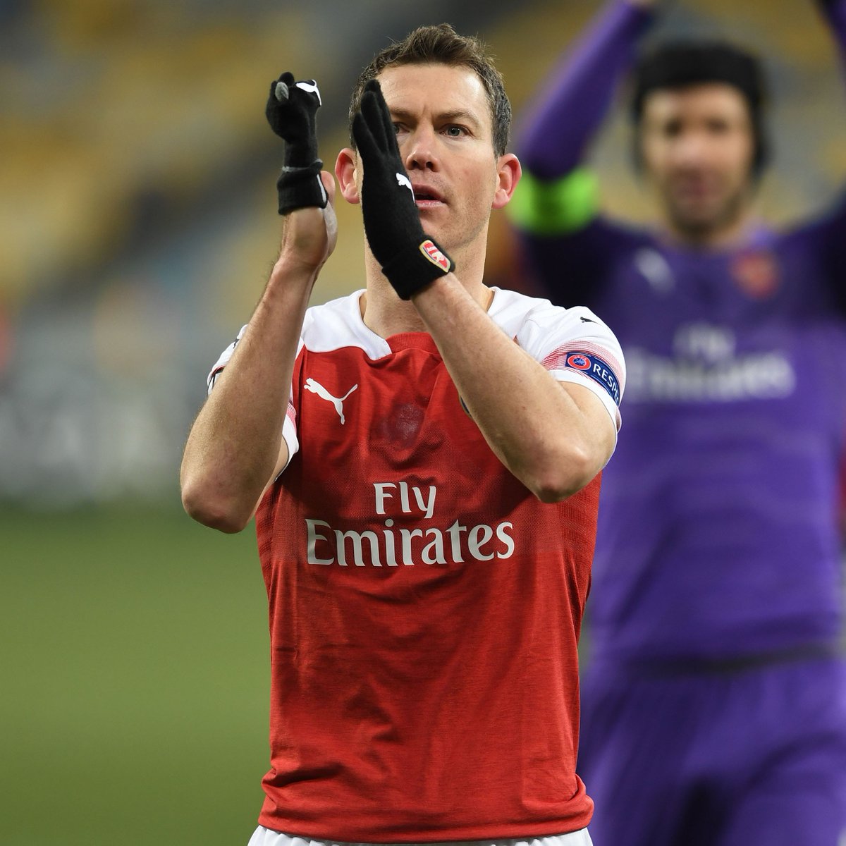 Arsenal's tweet image. Who fancies winning a teamsheet signed by yesterday's @EuropaLeague Man of the Match, @LichtsteinerSte? 🙋‍♂️🙋

We've got 2️⃣ to give away - all you need to do is RT this to enter 🗳

Ts and Cs 👉 bit.ly/2Q1jTJY