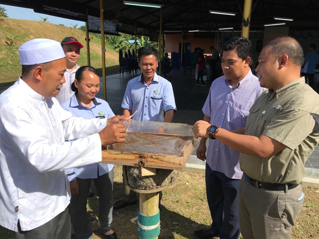 DoaLabuan's tweet photo. Lawatan Pengerusi Perbadanan Labuan ke Taman Pertanian Kilan, Jabatan Pertanian Labuan pada 30.11.2018. 
@MyDSA_official 
@moaMalaysia 
@JHarizan 
@myDOA_HQ 
@MJurijh 
@DoaLabuan https://t.co/XHTQ76zkUl
