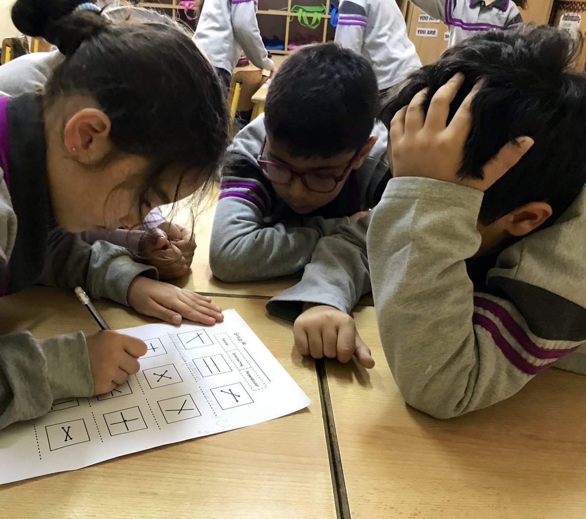 KobrosliFarah's tweet photo. “The best teamwork comes from students who are working independently toward one goal in unison.” #TypesOfLines #Parallel #Perpendicular #Intersecting #Introductory @DawhaHighSchool https://t.co/npexyMNi87