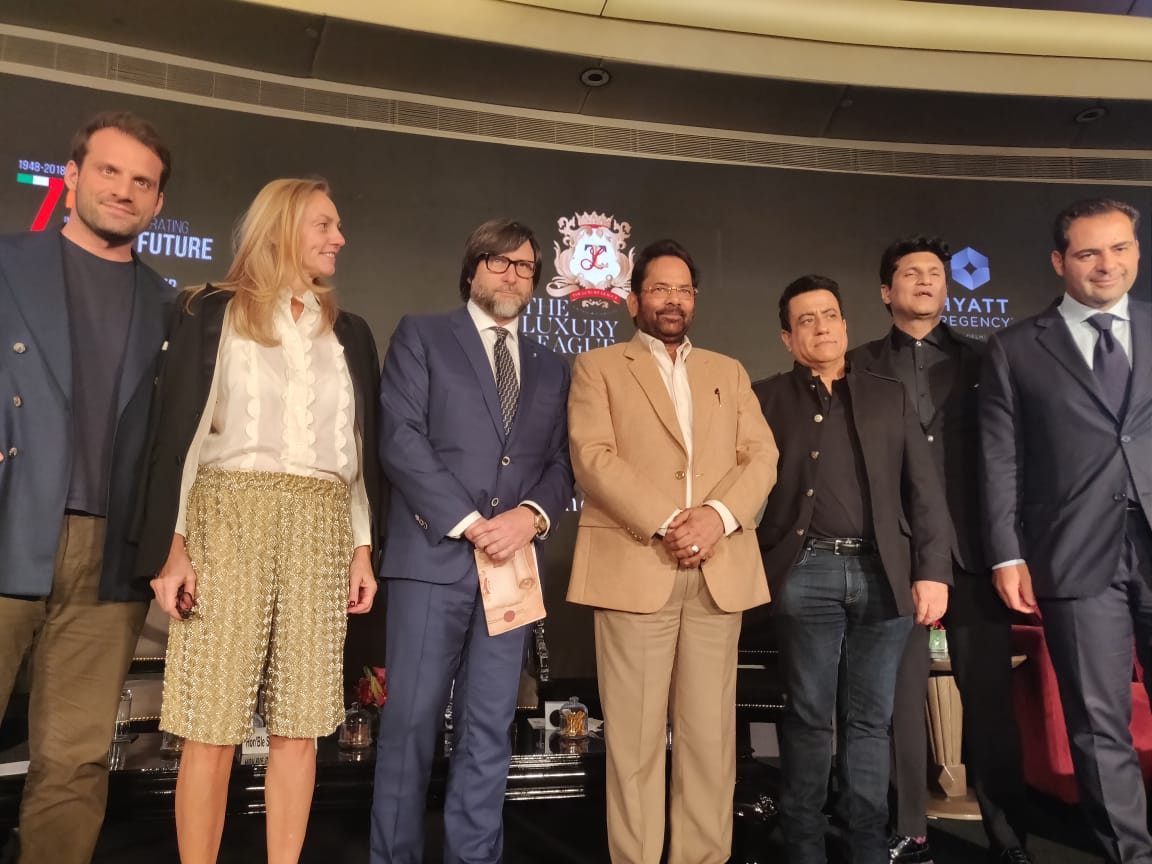 luxuryleagueind's tweet photo. . @naqvimukhtar, Hon’ble Minister for Minority Affairs poses for a picture perfect with the delegates!
#TheLuxurySymposium2018 #TLS2018 #TheLuxuryLeague #ForTheLoveOfIndia https://t.co/PrnOm32l4H