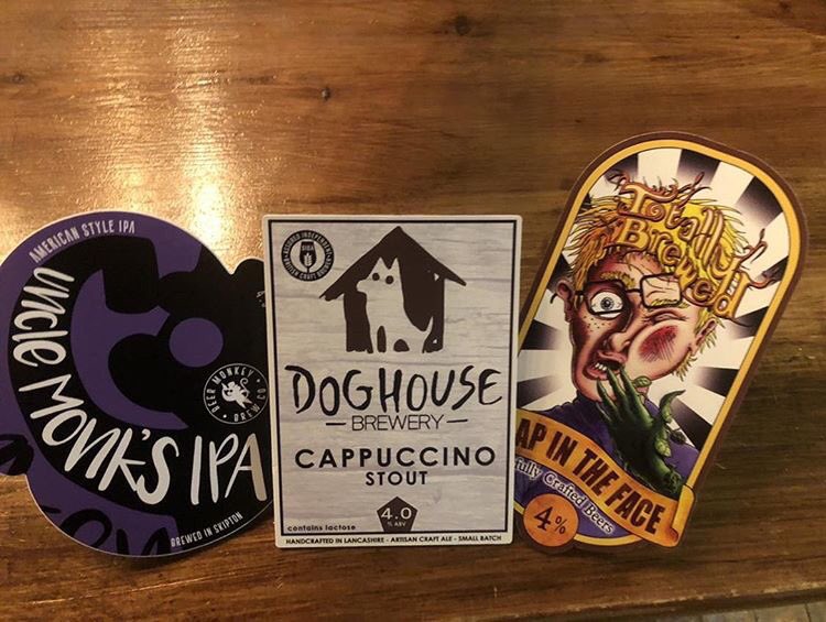 greatalevaults's tweet photo. The weekend is here for us, and we’re just as excited for these upcoming #caskales! 
With @doghousebrewery 4.0% cappacino stout, @totallybreweduk 4.0% Slap in the face Craft Beer, and @BeerMonkeyBrew_ 4.5% Uncle Monk’s IPA! 
A taste for everyone! 
#ipa #pale #beeroclock https://t.co/4ABrOWRjU9