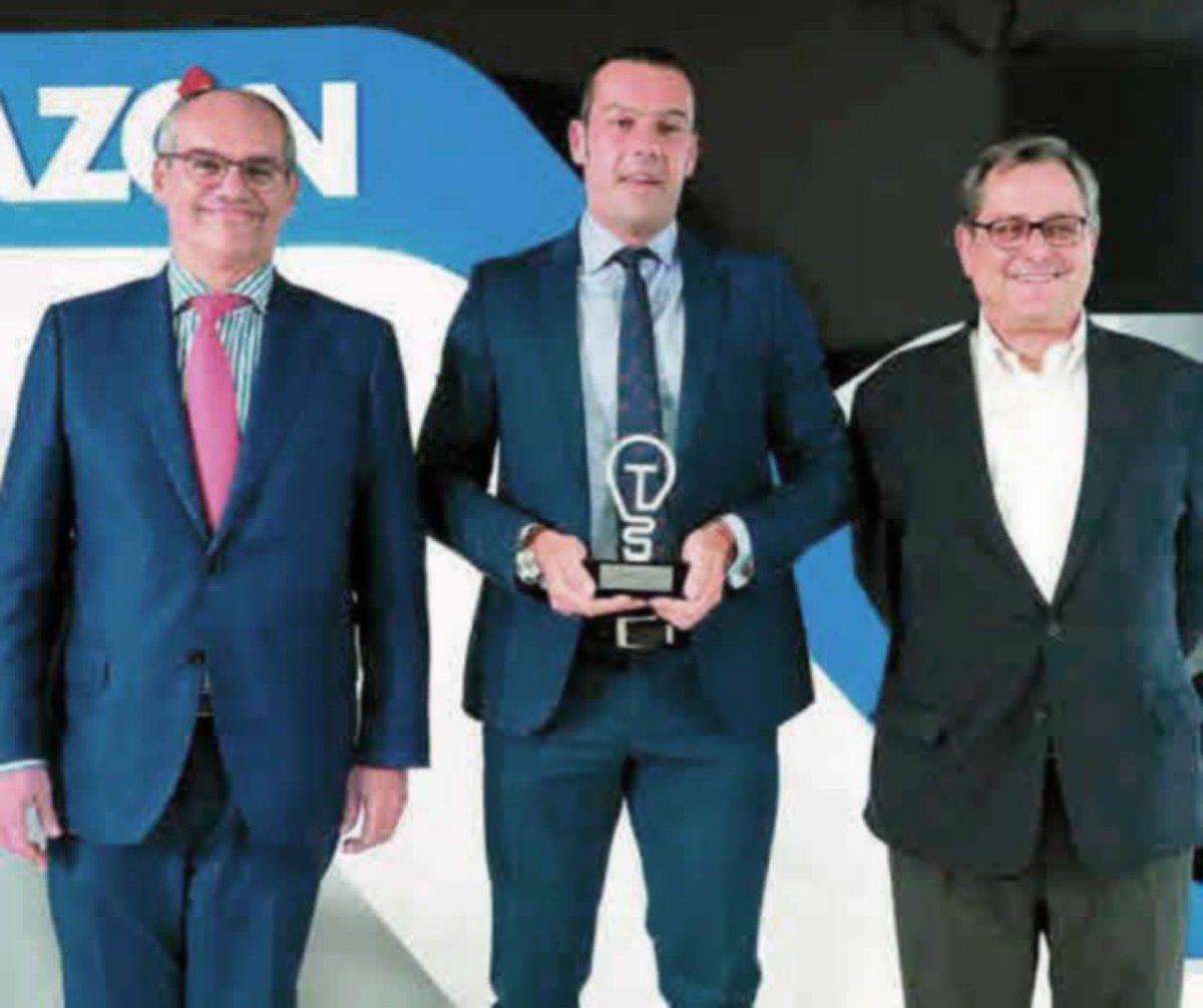 EIDFsolar's tweet photo. EDF Solar galardonada en los II Premios Innovación y Tecnología que organiza el diario La Razón, con el premio en Asesoría Energética en Autoconsumo Fotovoltaico.
Vídeo de la gala y más información sobre el evento en nuestra web:
https://t.co/3qU7MsX6Cb https://t.co/777xPrXLxx