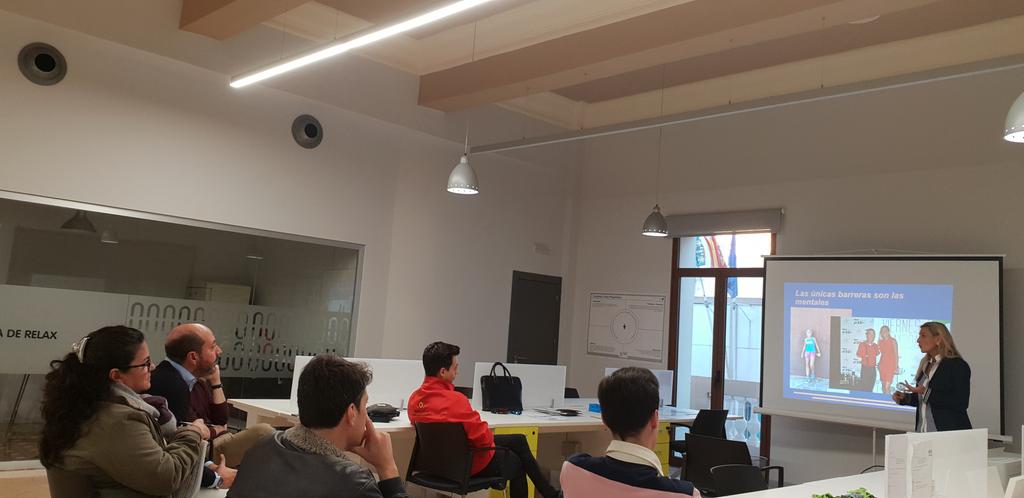 Las únicas barreras son las mentales. <a href="/SusanaFabregat/">SusanaF</a> muestra en #Natiu #Nules el poder de las palabras con su proyecto <a href="/solidarizaenerg/">Solidarizatuenergía</a>