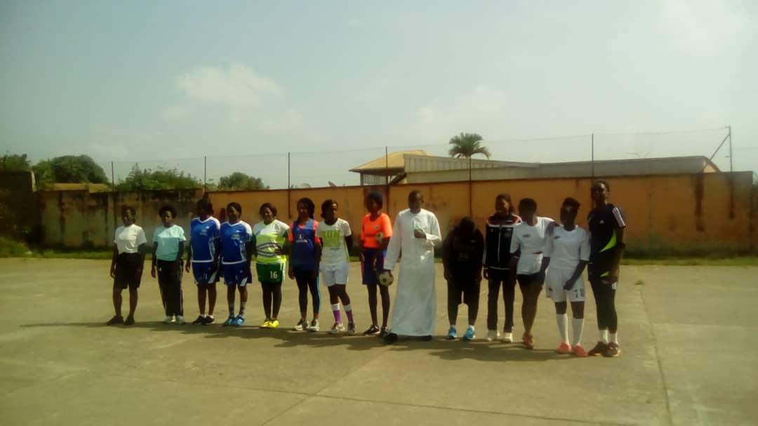 CapiIric's tweet photo. Les handballeuses de CAPI ont répondu présentes ce  matin pour livrer des match amicaux #CAPI10ans #IRIC https://t.co/rNAq9Y4uEJ
