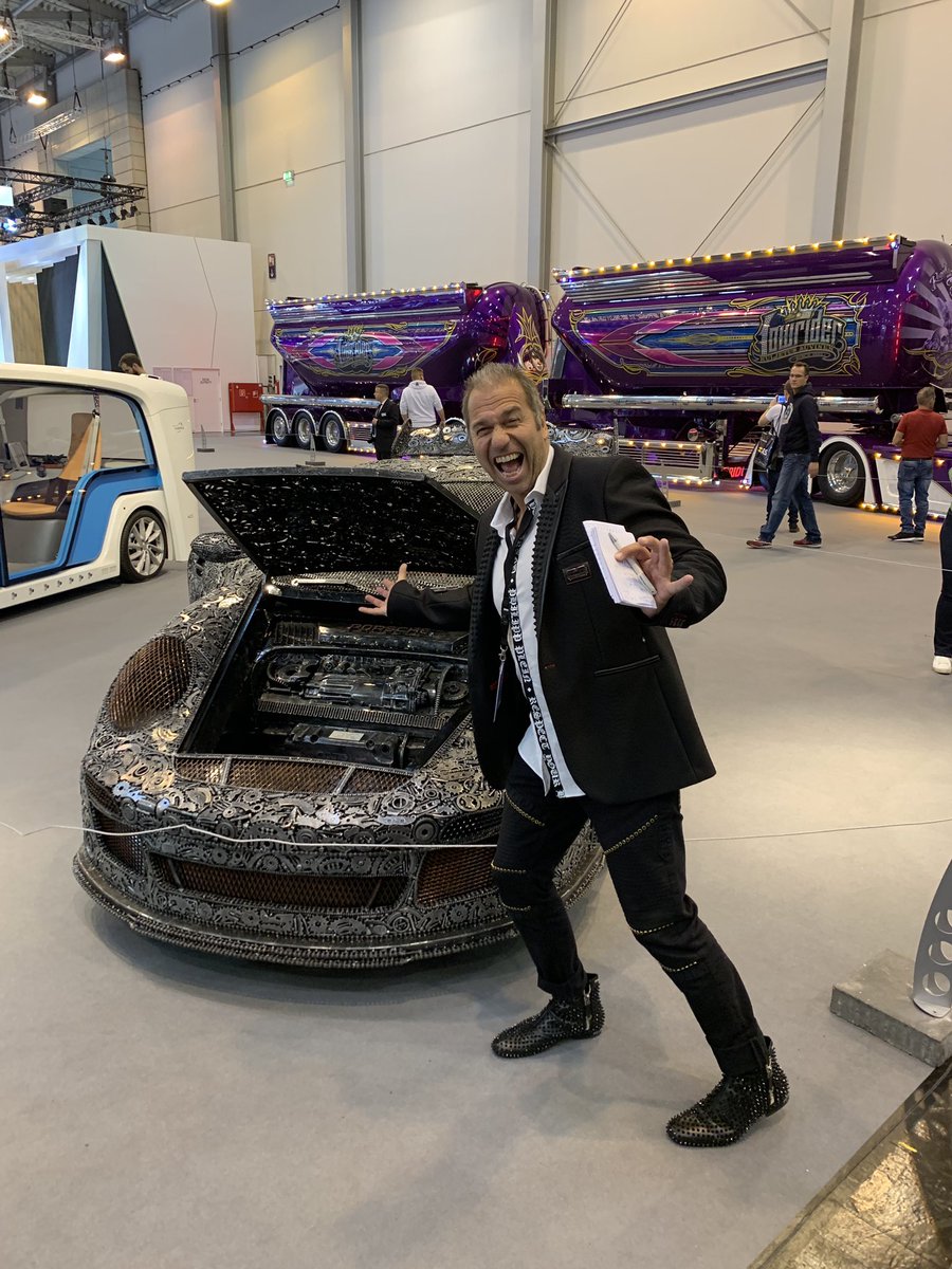 kaiebel's tweet photo. #schrottauto auf der #essen #motorshow ... 20.000 Teile... #plein #werbung https://t.co/0HIqDdqgZw