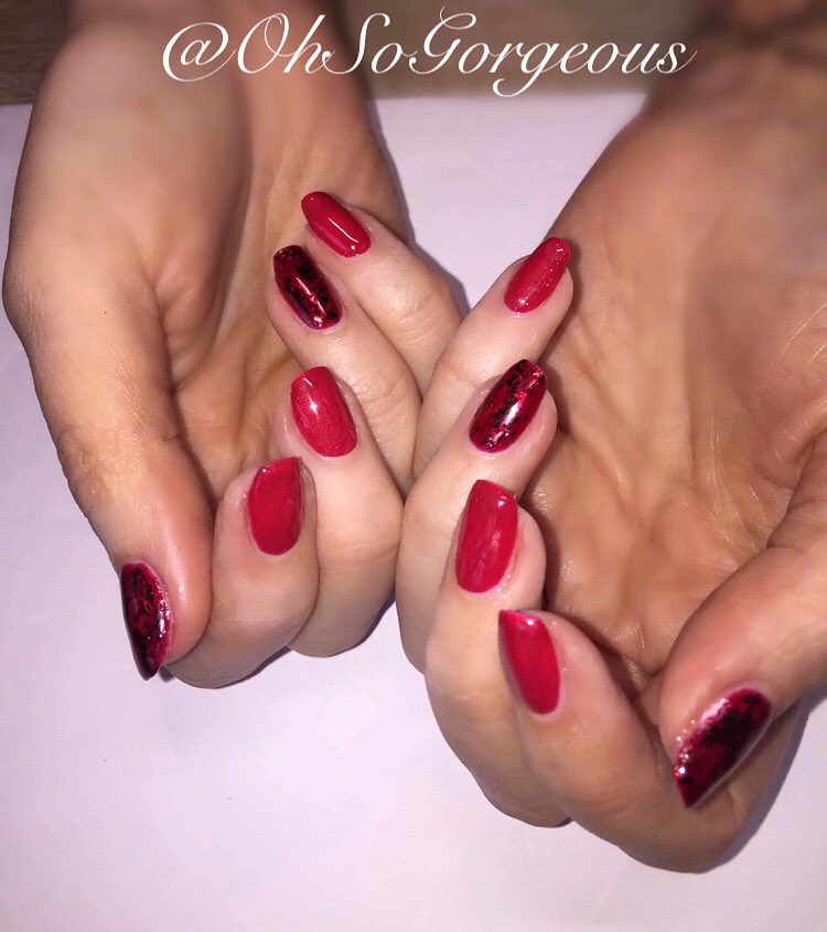 In love with Rose 🌹♥️ #christmasnails #ohsogorgeous #nailshuddersfield #thegelbottleinc #thegelbottle #foilnails