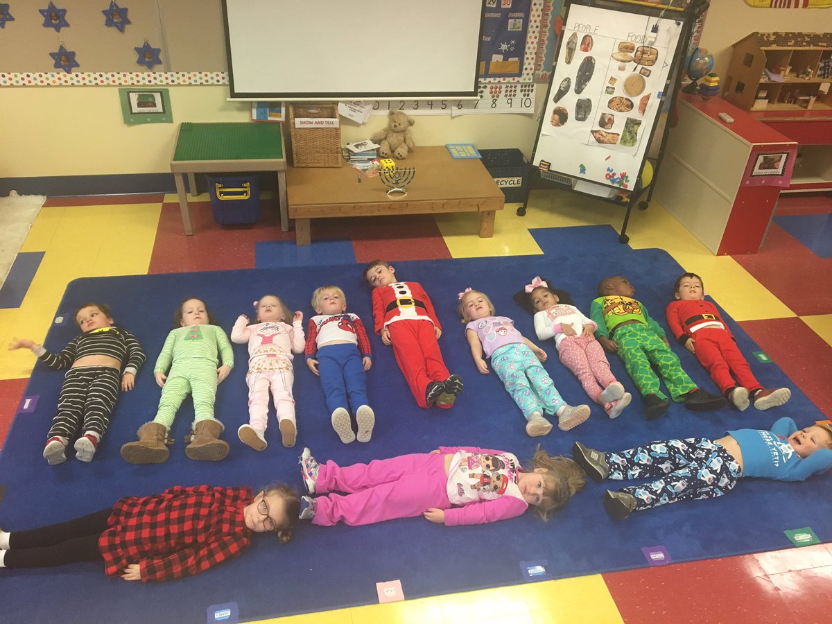 TrinityBears's tweet image. Learning about traditions using TEAMWORK.  12 Teddy Bears = 1 menorah! #Trinitylearns