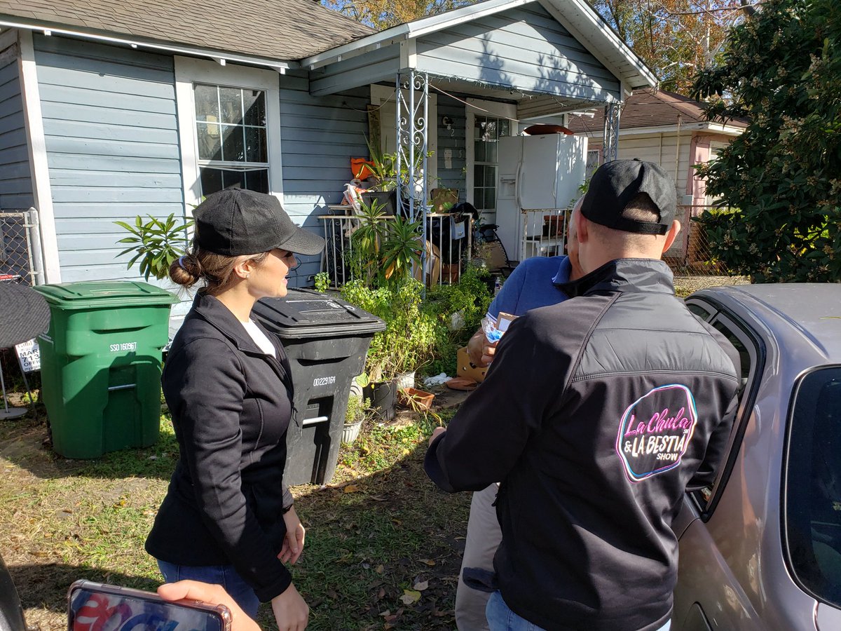 nmasunivision45's tweet photo. #UnidosPorLosNuestros #UniContigo #UnivisionHouston https://t.co/7ackWwjROV