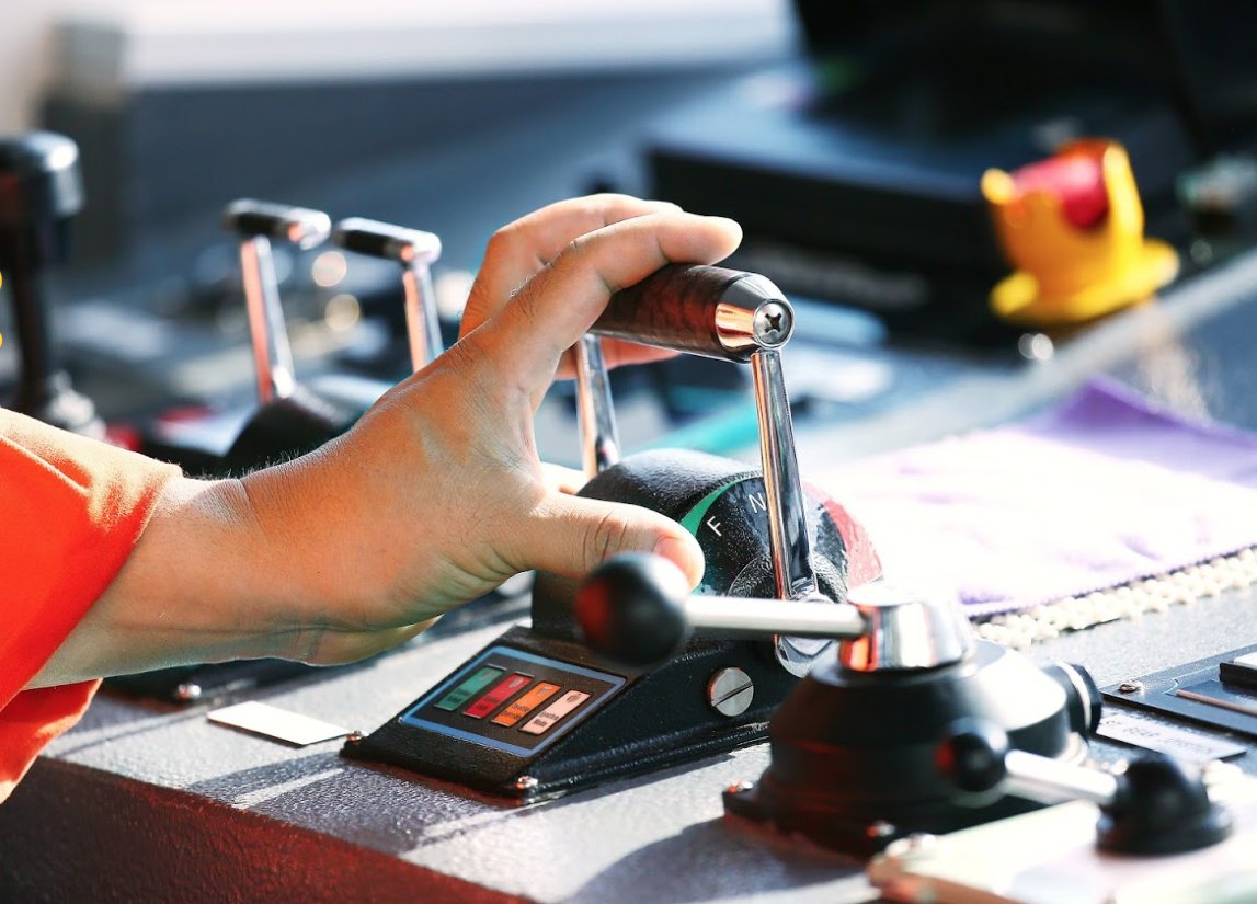 формы и методы технического обслуживания. монтаж трубопроводов на судне. техническое обслуживание судов. моторист рулевой. яхта а обслуга.