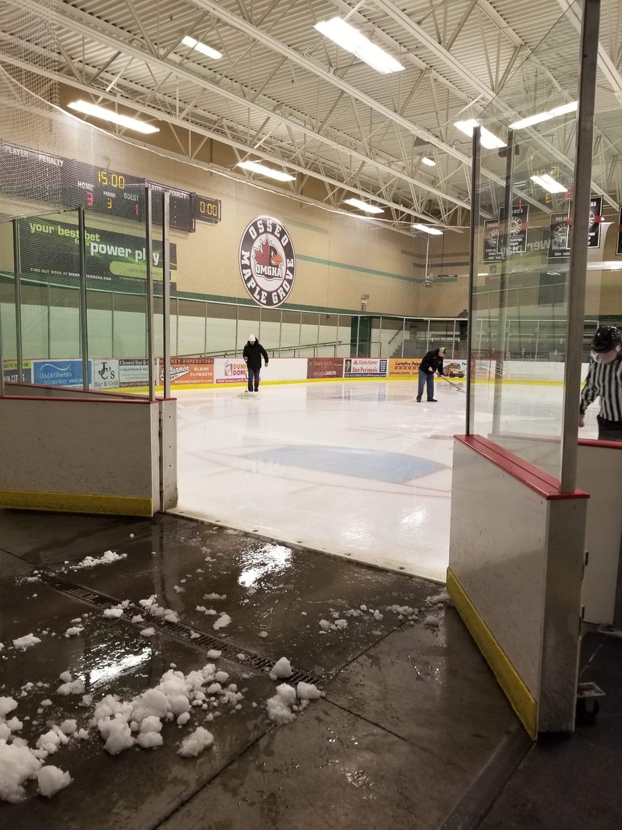 mdgblack1's tweet photo. @a_omgha @YouthHockeyHub @OMGHA2k Fun game! Rochester Coaches even got some ice time! #ItWasLate #SchoolNight #KennyRogersDoppelgängerNeededALittleHelp https://t.co/WRVqMZbsWq