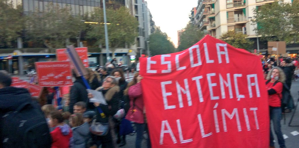 AFI_Entenca's tweet photo. El compromís amb l'escola pública no acaba quan s’obre una escola en barracons, @miquelessomba i @jordimvila sinó quan li ofereixes un emplaçament i unes condicions dignes perquè hi pugui desplegar el seu projecte #EntencaAlLimit #atrapades https://t.co/MGF9EX8RJY
