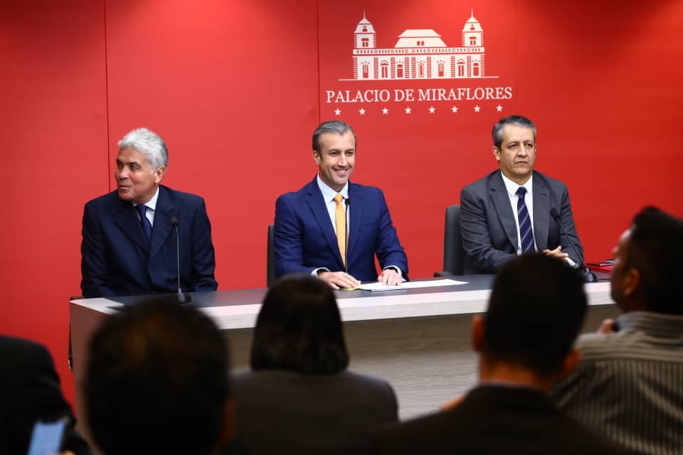ViceVenezuela's tweet photo. #EnVivo || Vicepdte. Sectorial de Economía @TareckPSUV: Logramos acordar el precio de 29 rubros fundamentales para la familia venezolana. #MaximaProteccionAlPueblo https://t.co/Q0uqswTbX1