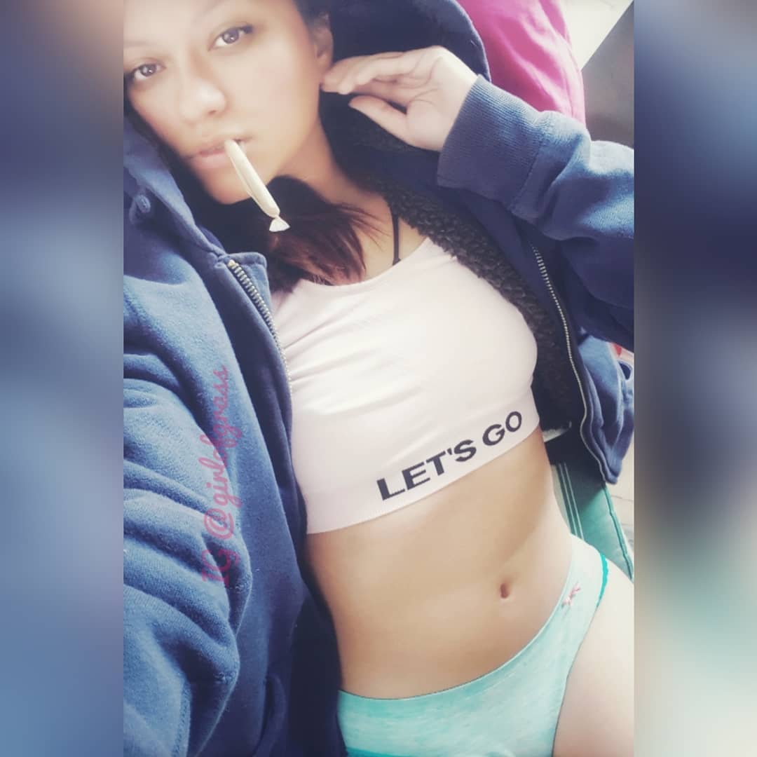 Chronic_Chicks's tweet image. This small chronic break is brought to you by girlofgrass
The real GoG 🌿 ④②⓪
💚♀️♂️
• #cannabis advocate 
• enjoyer of the good life 
• #Lupus (SLE) patient - #Weed is my lifesaver
• 21+ |legal 🍁 use only|
📍 Netherlands 🇳🇱
.
.
.
➡ Use #chronicchicks