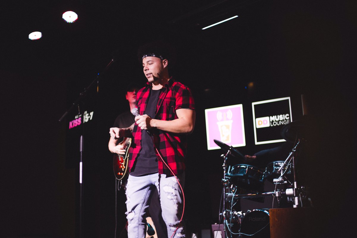 MrMinelli's tweet photo. Wednesday night’s performance @kiss957’s @dunkindonuts music lounge was incredible! The love in that room was special. Thanks to everyone who came out 🙏🏼 #kiss957 #iHeartRadio #kc101 #dunkindonuts https://t.co/nbR4wFb9n7