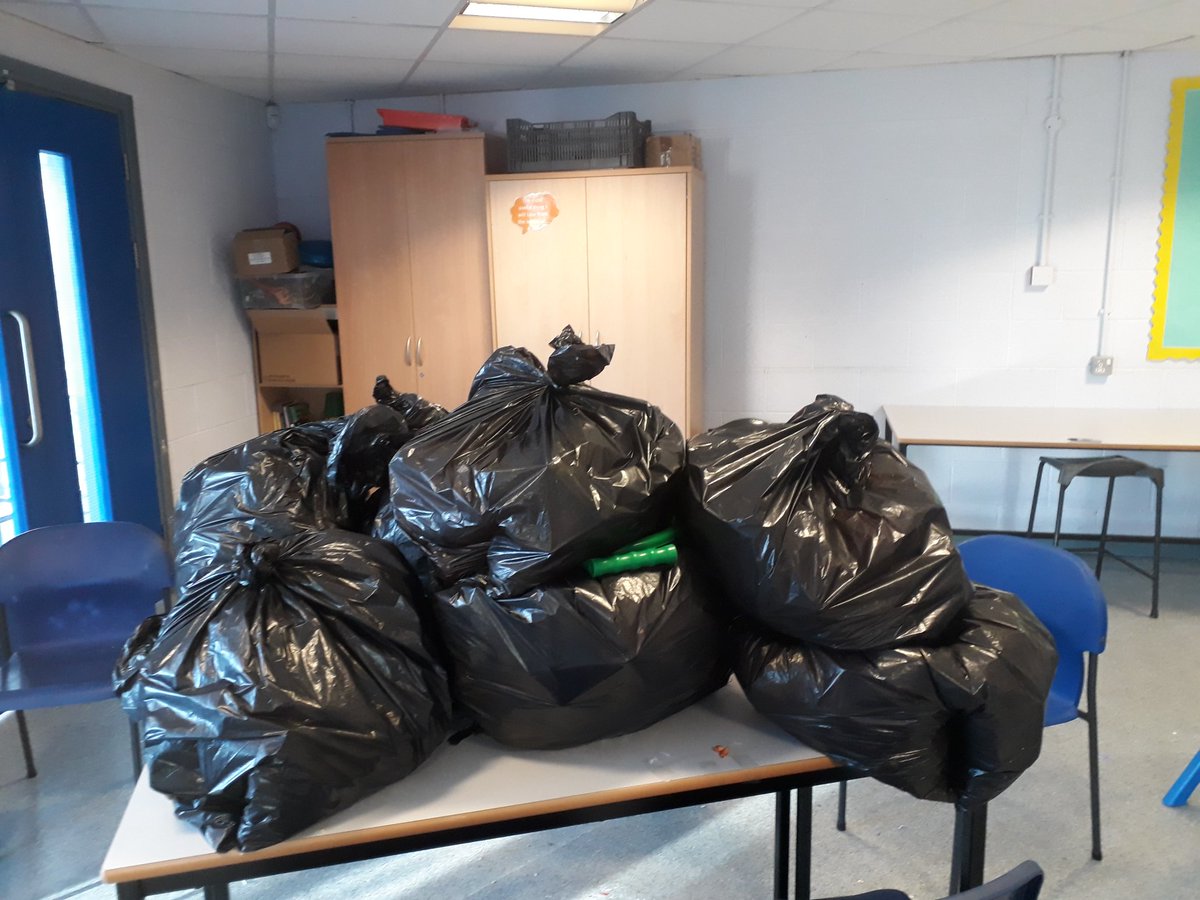 EcoTLES's tweet photo. Well done to my Eco Club today for their hard work litter picking at lunchtime. #litter #KeepItBinIt #longeaton @KeepBritainTidy https://t.co/rD81ZJvCgK