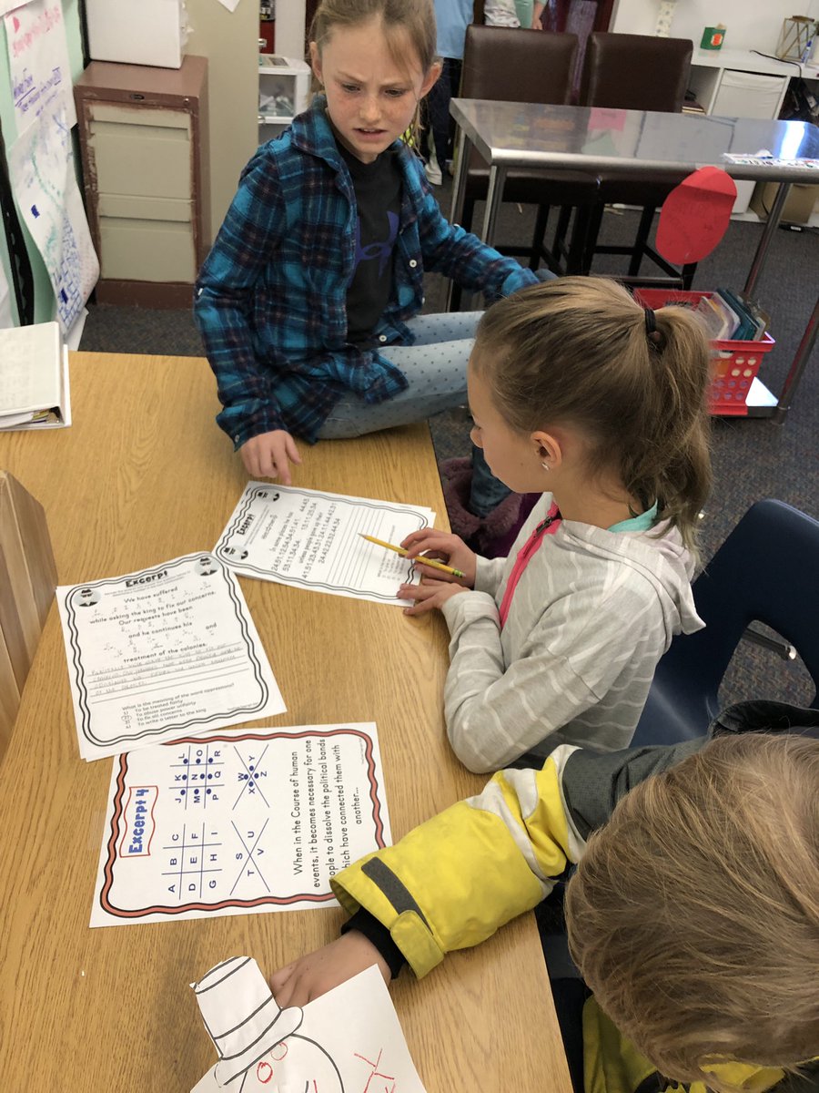 katieokesfre's tweet photo. A British soldier has taken the Declaration of Independence and locked it away! We are figuring out the combination to the lock so we can save it!! @FREprincipal #ssdedu https://t.co/UFwnujzwqX