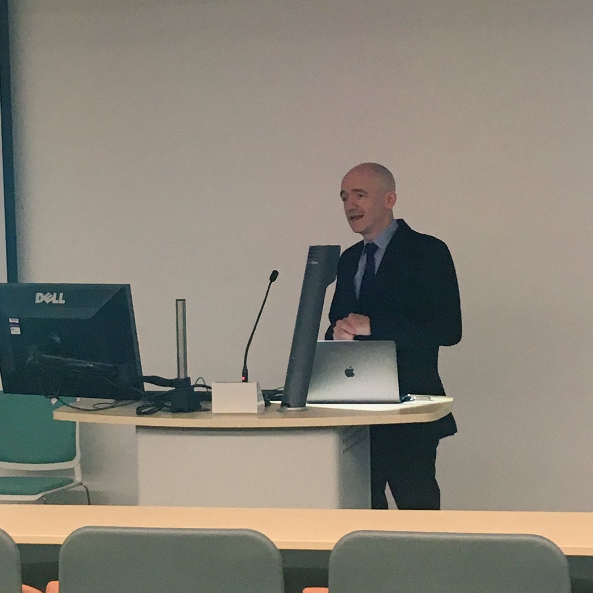 pharmacologyie's tweet image. Best for last. Our last keynote presentation by Dr McAuley talking about clinical pharmacology with a focus on ARDS #IAPConference