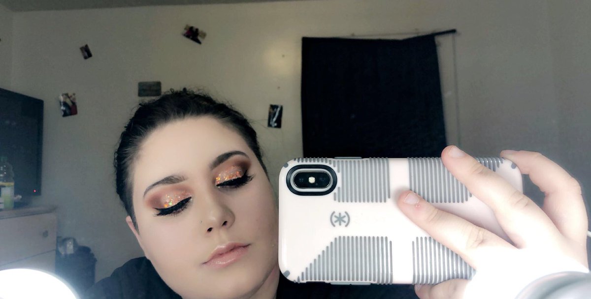 DestinyMakeupby's tweet photo. Who likes makeup? #morphe #contour #kyliecosmetics #morphecosmetics #anastasiabeverlyhills #highlighter #takemebacktobrazilpalette #morpheliquideyeshadow #kisslashes #lashes #kissflirtylashes #eyebrows #elf #mua #columusohio #bookme #like #comment #share #undiscovered_muas https://t.co/V0dXD7xejg
