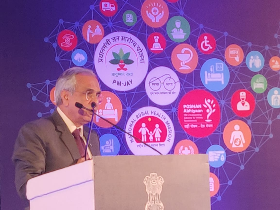 NITIAayog's tweet image. Today&apos;s #DevelopmentDialogue is a sign that #health is at the center of the policy narrative. We must move towards breaking silos between stakeholders, remove fragmentation between various initiatives &amp;amp; ensure convergence between various ministries: #NITIAayog VC @RajivKumar1