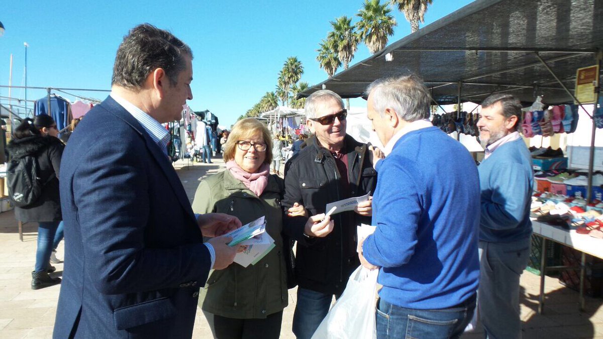 antoniosanz's tweet photo. Hasta el último rincón contando nuestras propuestas educativas, de bajada de impuestos o para favorecer la creación de empleo.
Ahora en Puerto Real con Vicente Fdez y los compañeros del @PP_PuertoReal 

Con @ppandaluz y @JuanMa_Moreno, Andalucía tiene #GarantiaDeCambio https://t.co/0XKnQyCy7K