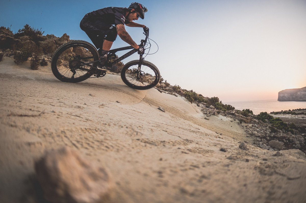 DavidCachon's tweet photo. Siempre tratando de llegar al final de ese camino y cuando por fin has llegado te das cuenta de que en ese punto comienzan muchos más 🌊 ⛰🚲 #infinitetrails #makeyourownshortcut @visitmalta 📷 @marmophoto
#KrossBikes #MountainBike #Enduromtb #cyclingshots #Malta #gozo #comino https://t.co/Tnl4Rr2Zjs