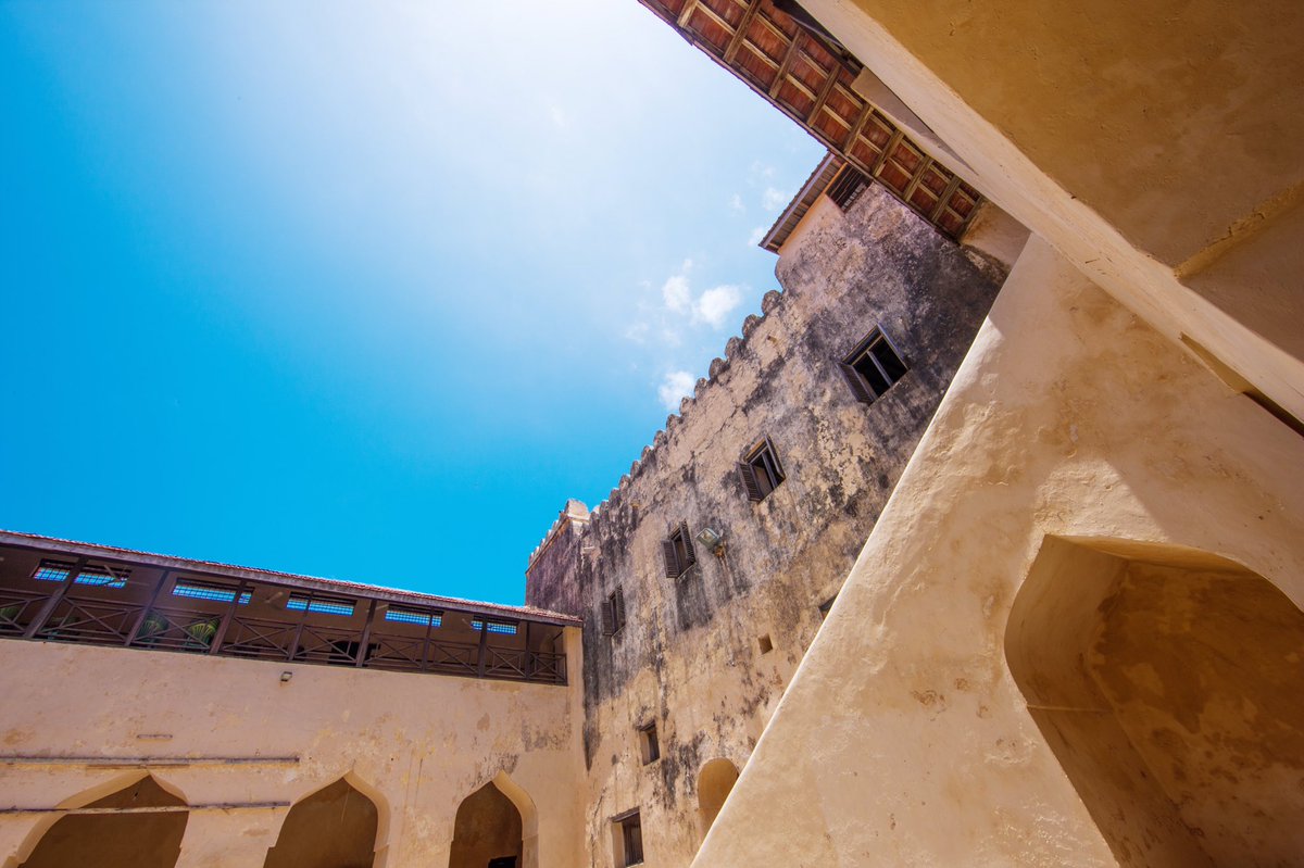 HalalSafaris's tweet photo. Nations long before have built grand buildings like this fort, that they have come and gone. But their ideas live on... #HalalSafaris. Photo by @emmanueljambo .
#Safari #HalalSafari #AfricanLuxury #Travel #AfricanSafari #HalalTravel #DiscoverLamu #Kenya https://t.co/nZqWZtjW4f