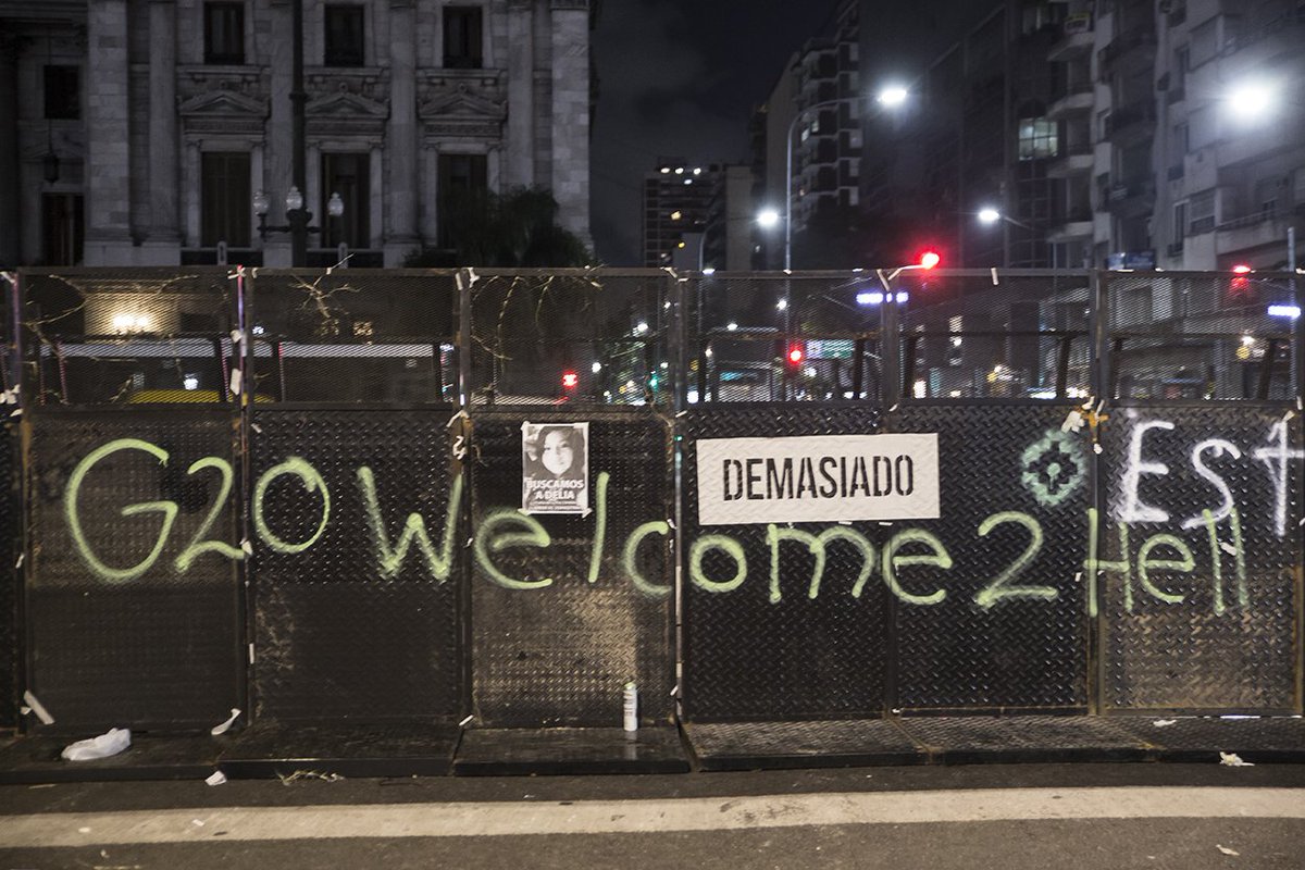 Montecruzfoto's tweet photo. Buenos Aires 2018 #WellcometoHell 

#NoalG20 #G20 #NoG20 https://t.co/uISHNHax9E
