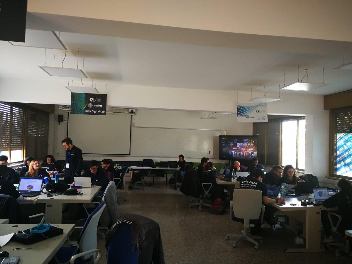 #TIMboxHackathon I ragazzi al lavoro sui progetti relativi a TIM BOX e Data Analytics. Tra un po' l'avvio delle presentazioni