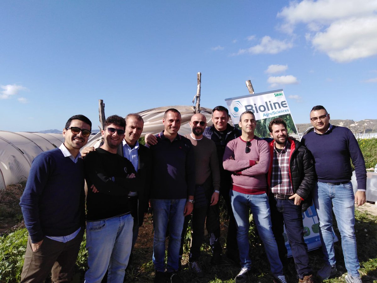 Bioline_AS's tweet photo. Journée porte ouverte ce matin sous le soleil de l'Italie 🇮🇹 avec notre distributeur et partenaire Siriac ! 
Au programme : visite des serres de poivrons 🌶 et présentation de nos solutions de #biocontrôle https://t.co/1oxwwKNShv