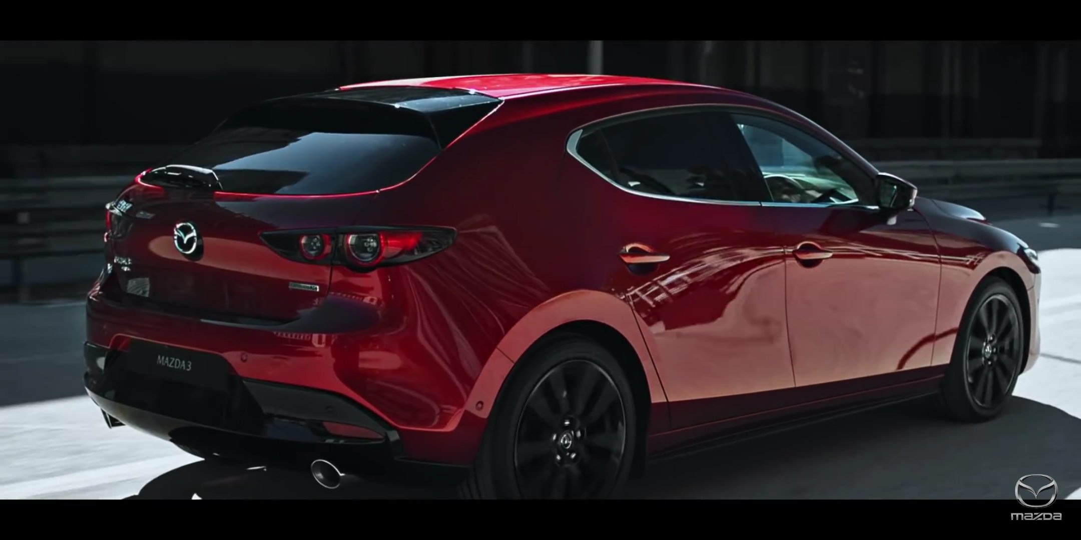 تويتر Ko على تويتر 新型アクセラ こと Mazda3かっこいい でもフェンダーからグイッと延びたピラーが太いから後方視界悪そう T Co Pcsujsfxlb