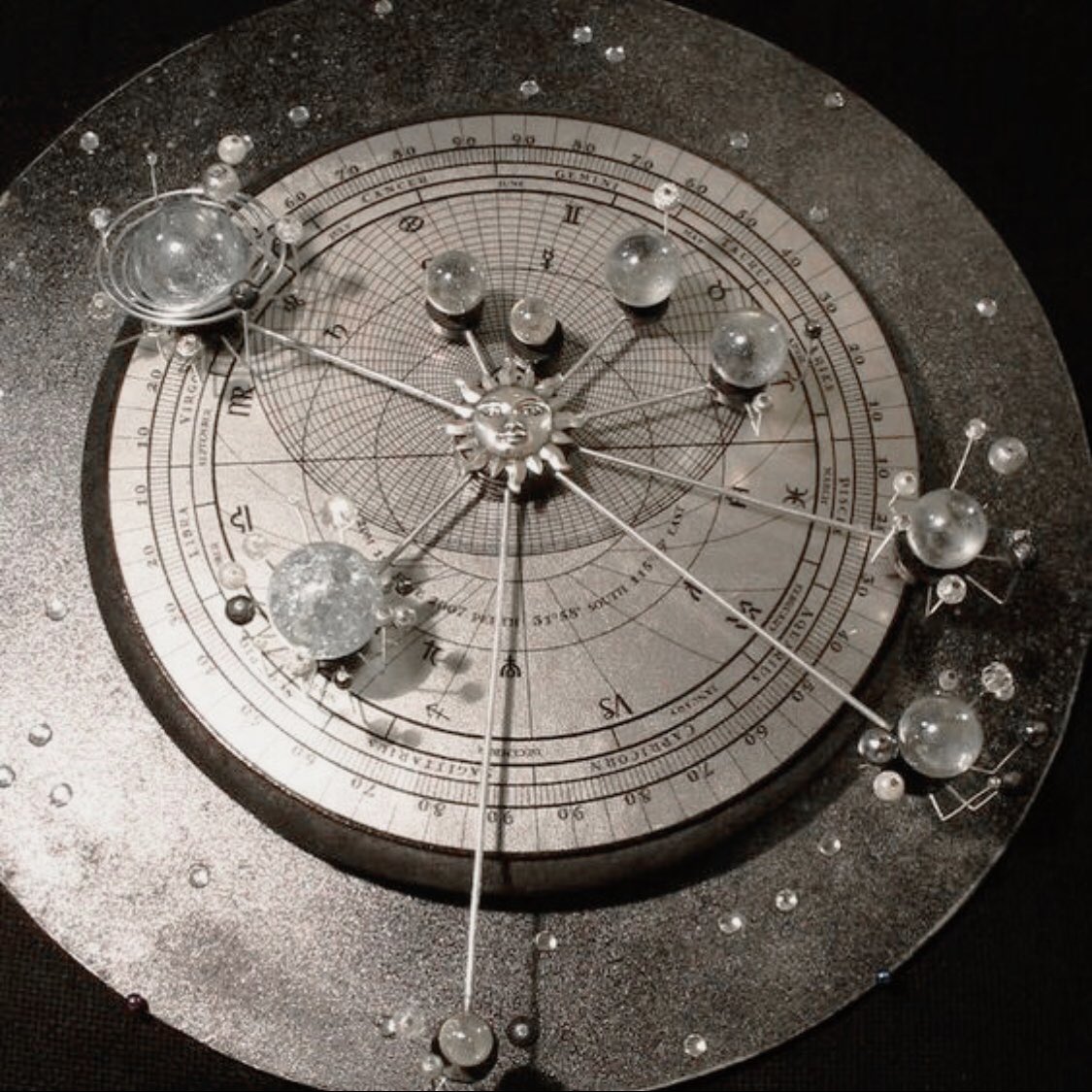 frayedge's tweet image. ❃⧴
               
                『 
                          𝙙𝙚́𝙛𝙚𝙘𝙩𝙪𝙚𝙪𝙭
                                                    』  
⠀⠀⠀⠀⠀