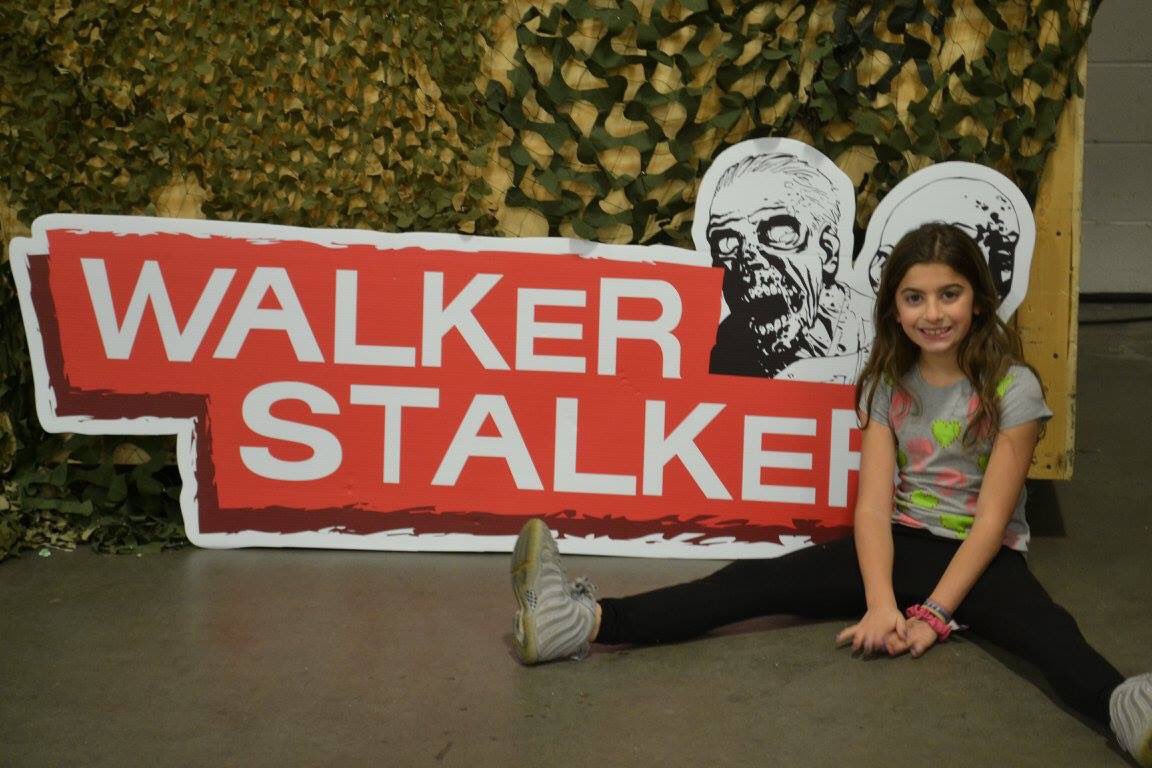 ajsweetsoap's tweet photo. Some more #WSCon fun - she takes after her mom #walkingdead #wscnj @WalkrStalkrCon https://t.co/jPb8IoDFLM
