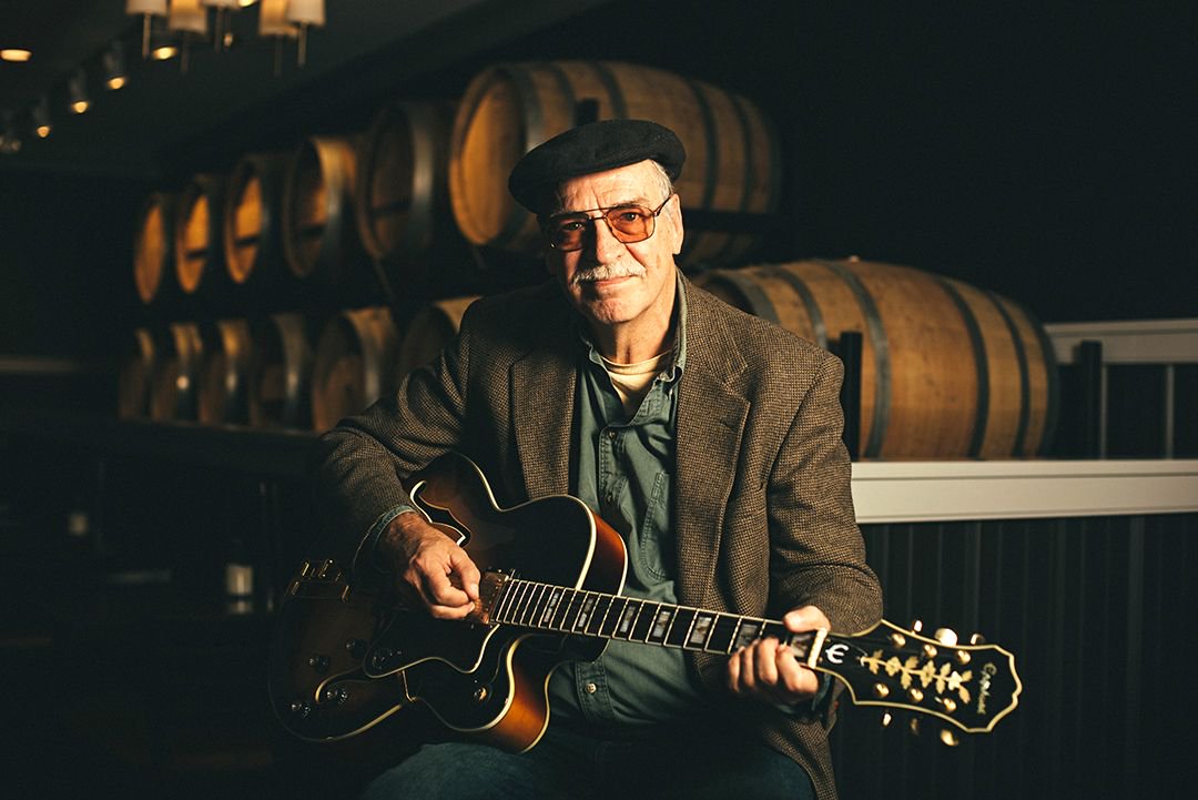 This Saturday, Dec. 1, @ 7pm, acoustic guitarist Kevin Kline will be playing at Mellow Mink! Enjoy "The Mink's" new stout, or 7 other draft beers while listening to Kevin play alluring classics. 

Photo: @coletaylorphoto
#pennsylvania #taproom #stout #ipa #sourbeer #CraftBeer