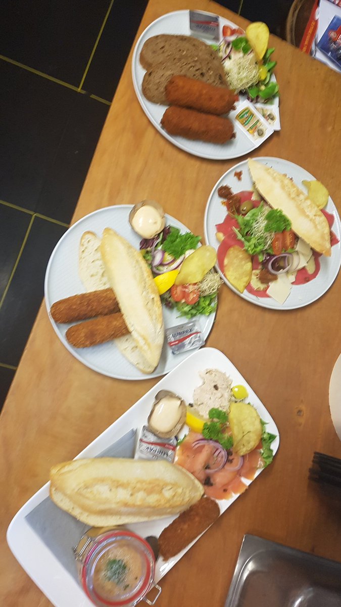 simoontjevt's tweet photo. Gevarieerde lunchgerechten @Banjaardje kijk voor de kaart op https://t.co/K4FqY7F6vp https://t.co/jG7uIGAvR3