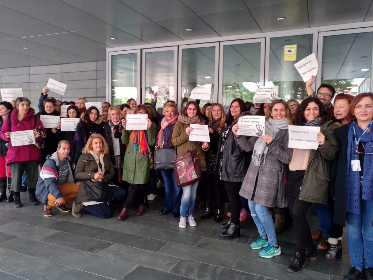 UGTSeccioAjBdn's tweet photo. Concentracions d 15m davant el porxo del Viver per condemnar l'agressió a treballadora de Salt i en defensa dels Professional de Serveis  Socials en contra de la violència ocupacional https://t.co/0saFAUlQ5X