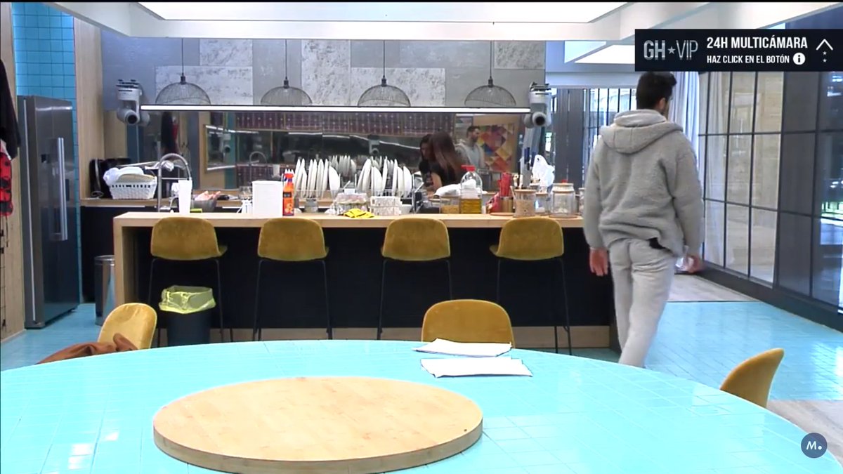 ghoficial's tweet photo. Y tras los ensayos, hora de preparar la comida ¿Qué vais a comer vosotros? ¡Decidme ideas, que me rugen las tripas! 👨‍🍳 > https://t.co/cexafMh8Ts #GHVIP30N https://t.co/c0aRslDeeU