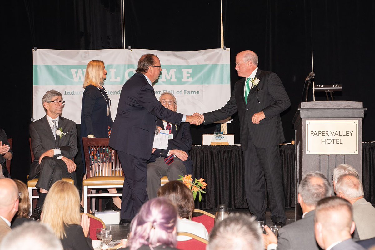 Sofidelsharing's tweet photo. Luigi Lazzareschi, Amministratore Delegato Sofidel, è entrato a far parte della #Paper International Hall of Fame con una cerimonia tenutasi a Appleton, Wisconsin, Stati Uniti - Le foto su Flickr https://t.co/pdWMSBgBkZ @PaperDiscovery #tissue https://t.co/qs5bld0VMo