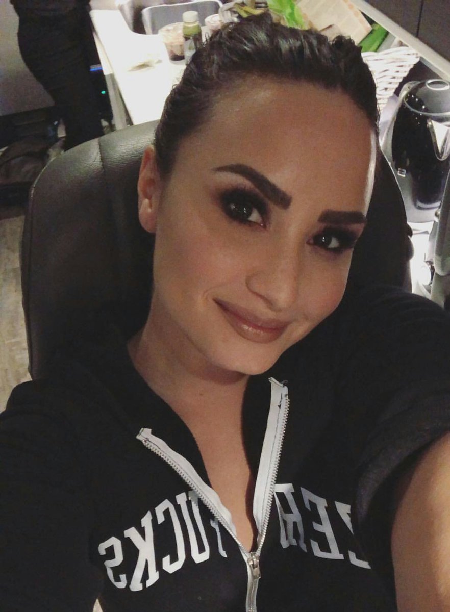 lovaticheart96's tweet photo. I miss you so much Demi 😭 please do things in the right way, I don't want to lose you again 💔 my heart will broke up of something happens to you 😭 @ddlovato your Lovatics will always be there to love you and support you in the good times and in the bad times ❤️❤️ https://t.co/DF7gtrVZi9