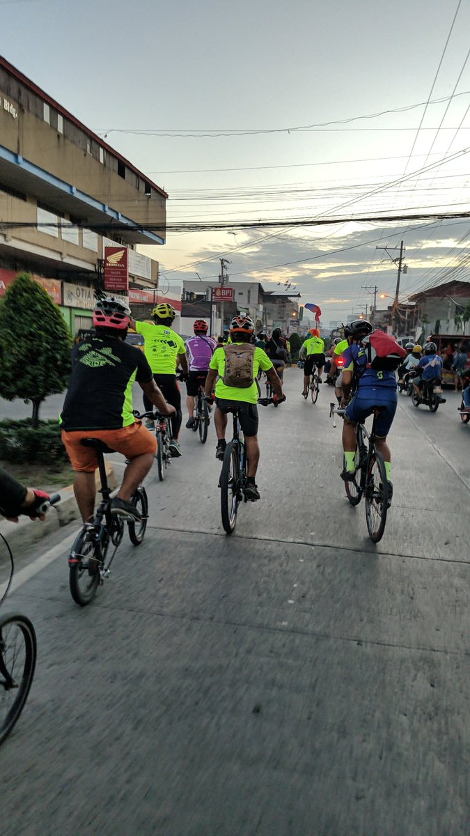 123339805's tweet photo. 54 km ang akong gibike karong adlawa. Pero layo ra kumpara sa halos 1800 km sa mga Firefly Brigade, gikan pa sila Baguio. Welcome to Davao City!!
Mintal - Alveo - Mintal 🚲
#ToF2018
#FireflyBrigadePH https://t.co/6PbBsUAT7F