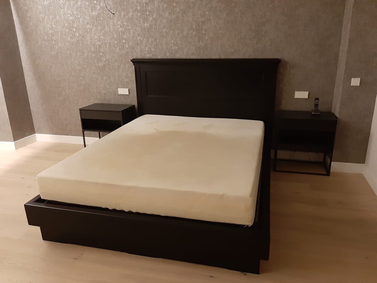 Losadart's tweet photo. Losadart.
 Lacados.
 #Cama #barnizada, hemos #lijado, #imprimado y #lacado en #color #negro #semimate.
 https://t.co/mW8XGjQmnM https://t.co/SuMcQp3L80