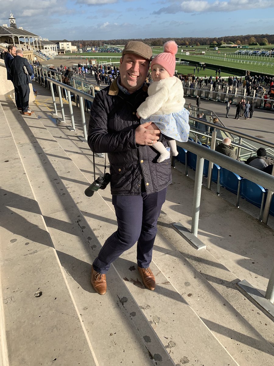 Start of the jumps 🐎 🥇 🏇🏼 #JumpSeason #Doncaster #DoncasterRacecourse @DoncasterRaces @olilearoyd @AtTheRaces @itvracing #BeerFestival #YoungestAnnualMember