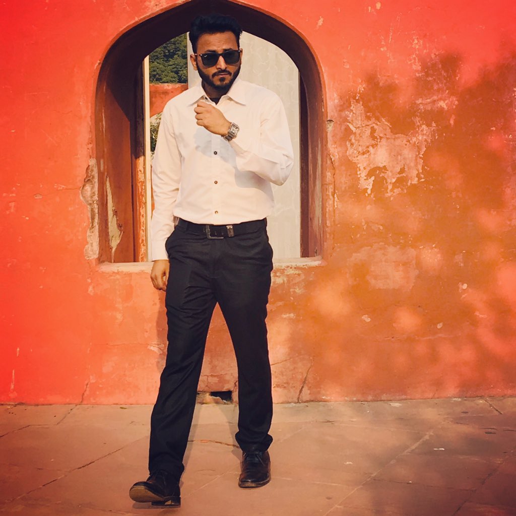 imnaushee's tweet image. #keepexploding #formal